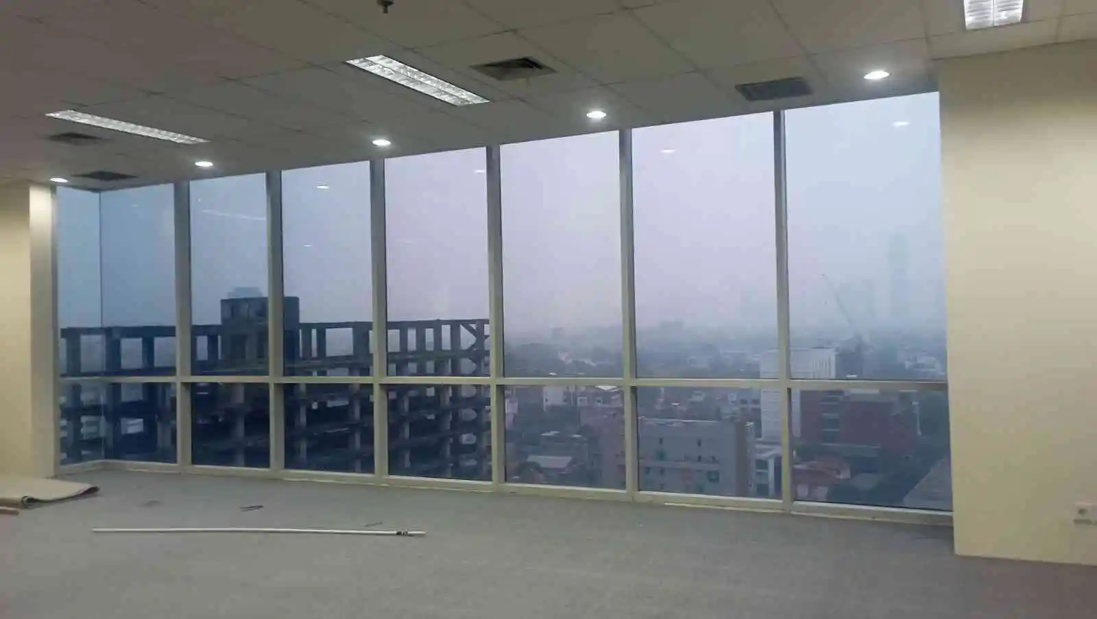 Kaca film gedung perkantoran one-way mirror pemasangan Optical Auto Film Jakarta